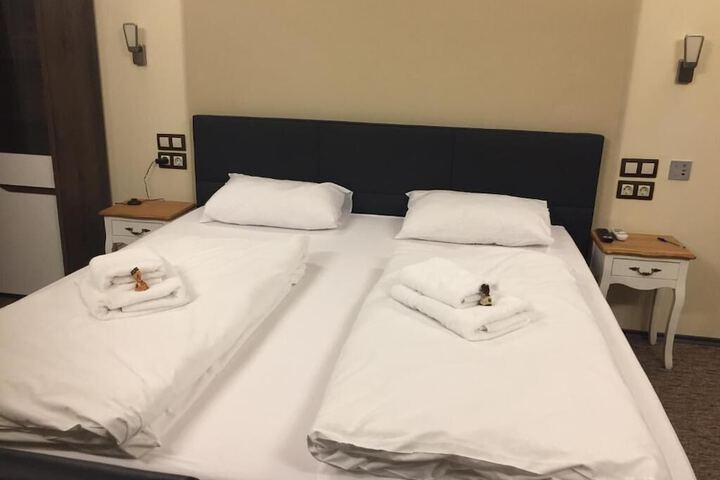 Room 9 of 48