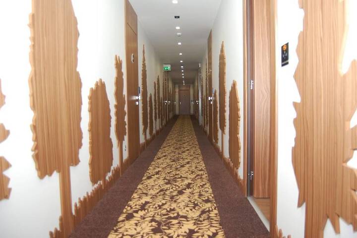 Ballroom/Hall 29 of 35