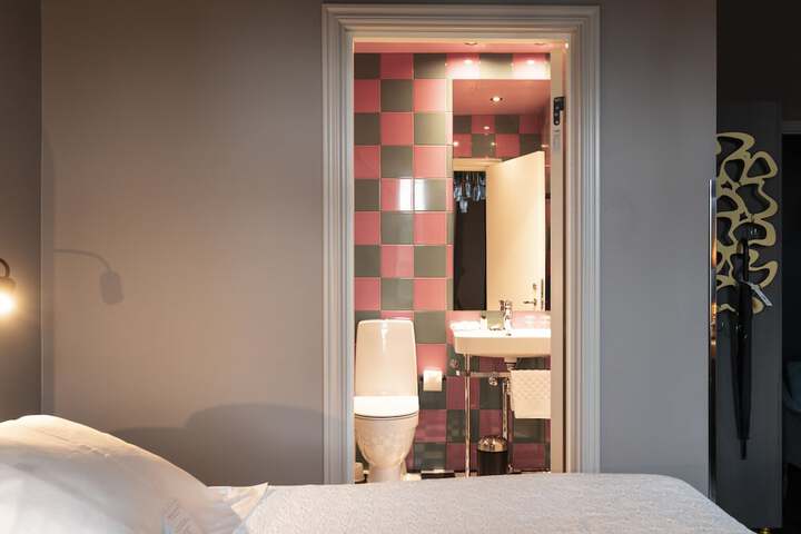 Room 64 of 117