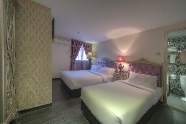 Room 5 of 33