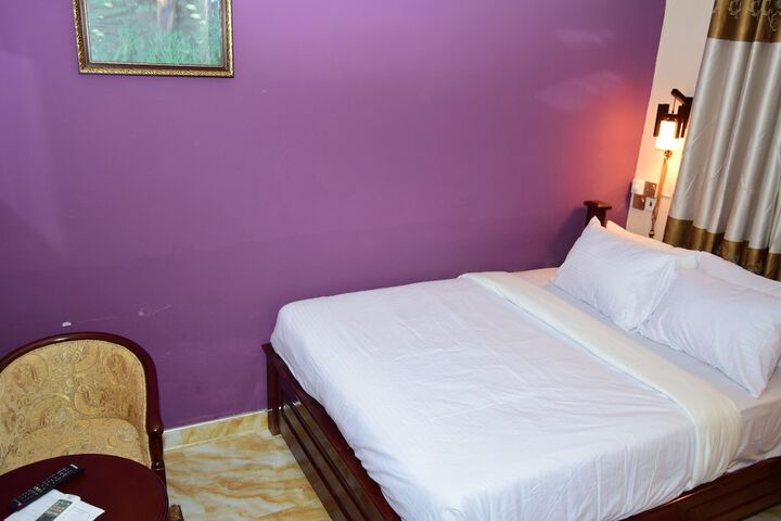 Room 4 of 20