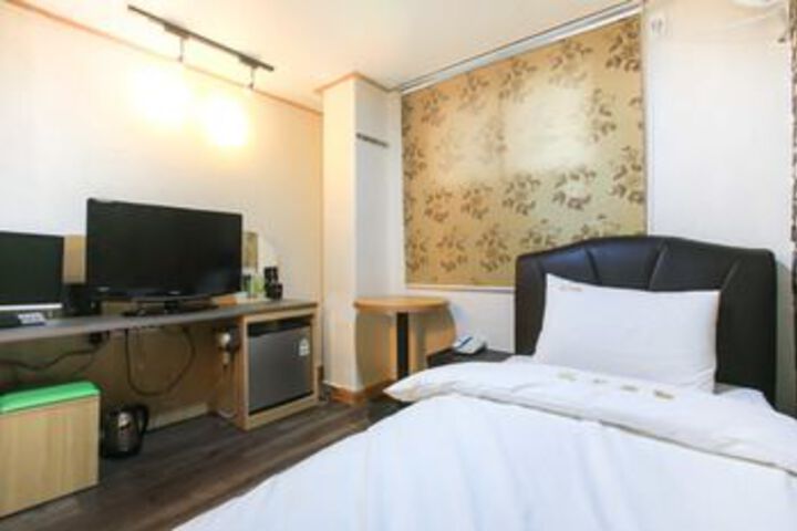 Room 20 of 37