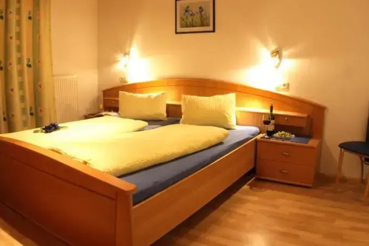 Room 5 of 13