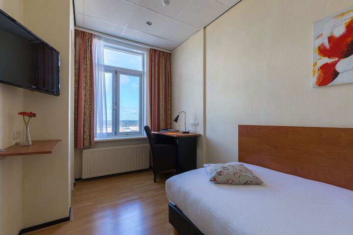 Room 16 of 45