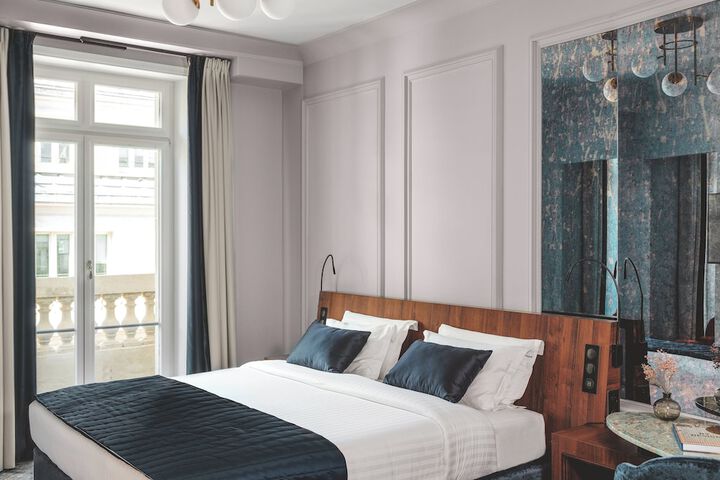 Room 40 of 200