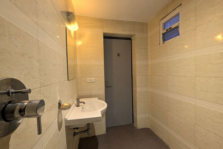 Room 25 of 35