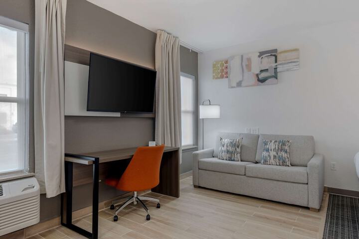 Room 34 of 59