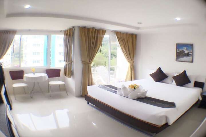 Room 12 of 94