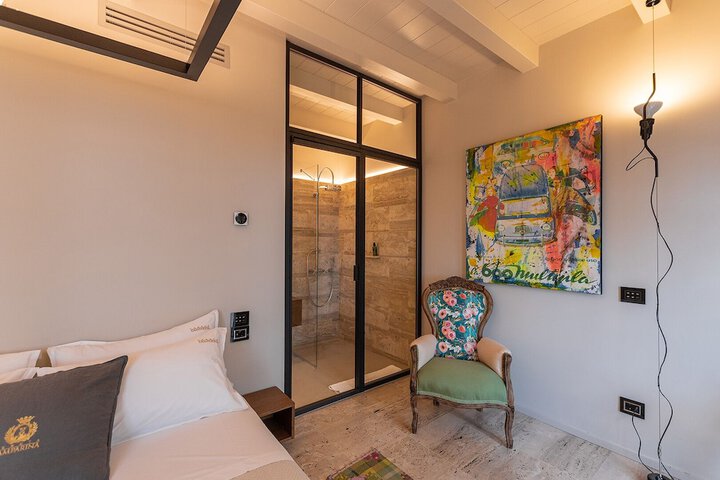 Room 6 of 110