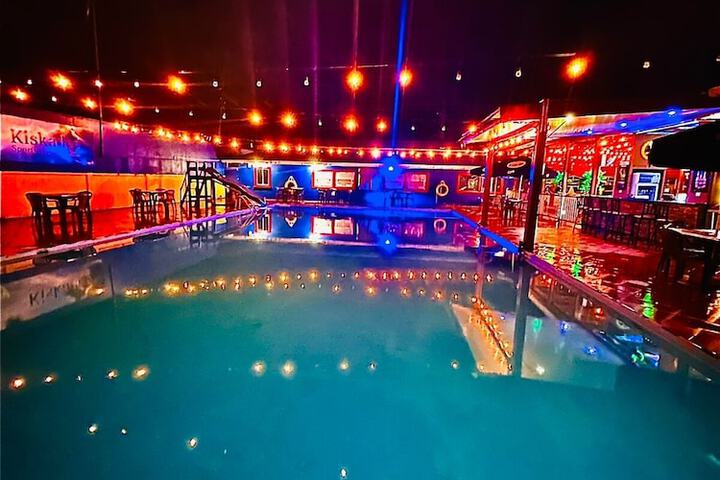Hotel Pool