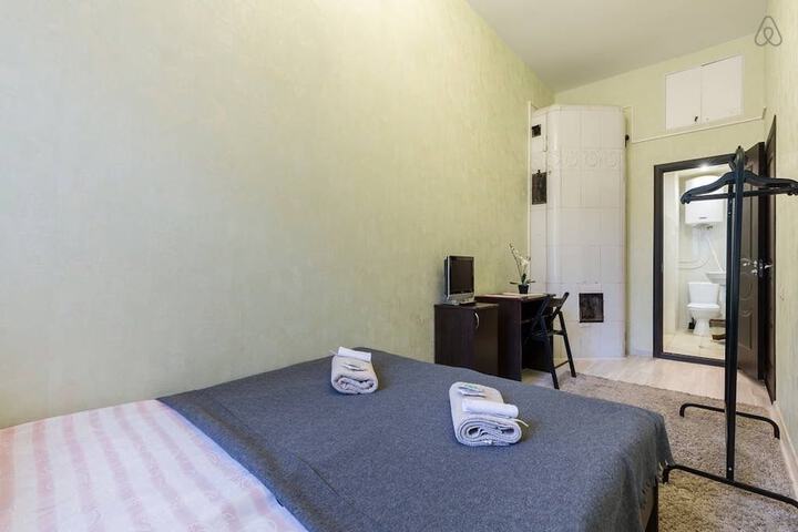 Room 3 of 16