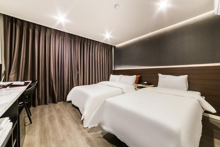 Room 2 of 155