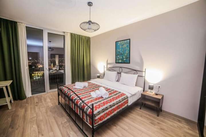 Room 2 of 95