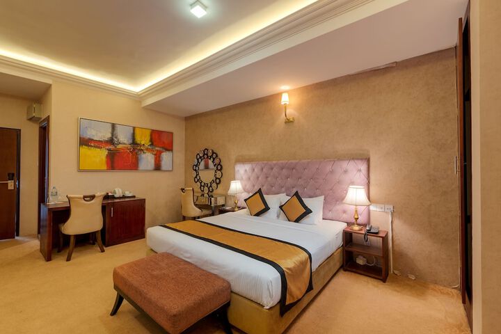 Room 7 of 33