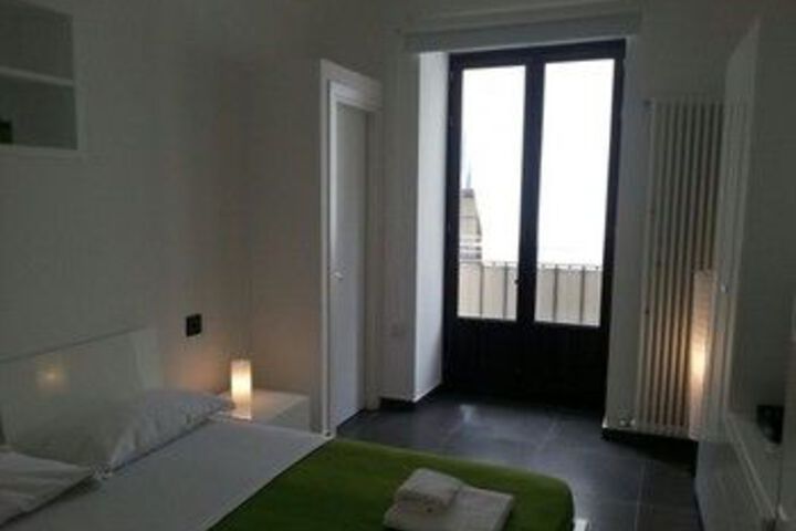 Room 4 of 9