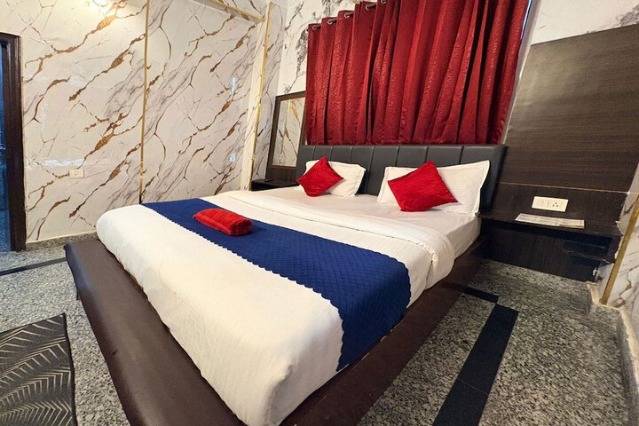 Room 4 of 28
