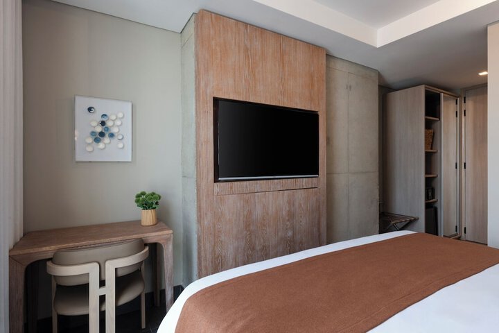 Room 5 of 64