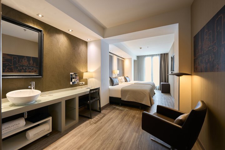 Room 10 of 82