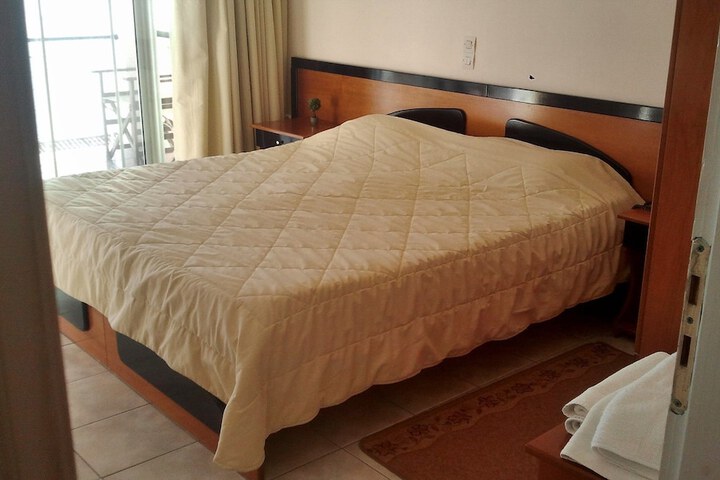 Room 2 of 40
