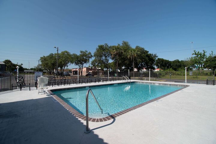 Pool 19 of 22