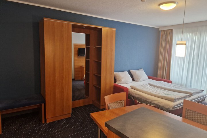 Room 19 of 171