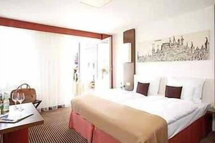 Room 6 of 36