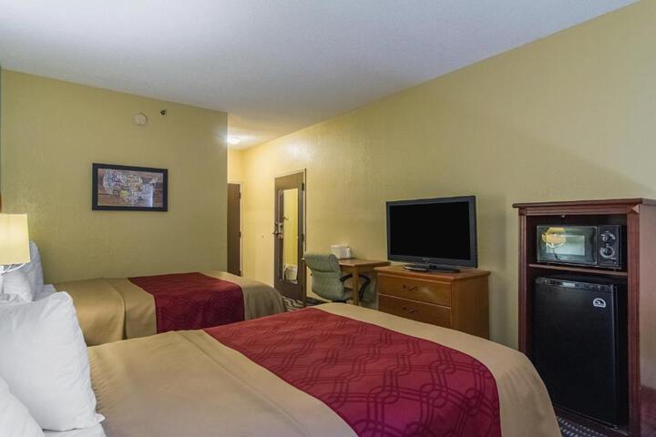 2 Double Beds (8 of 8)