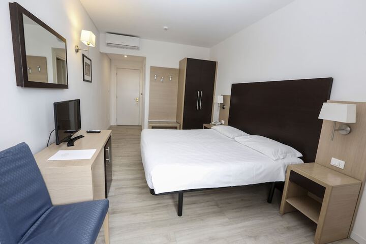 Room 10 of 34