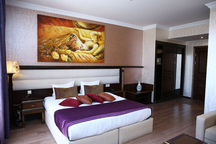 Room 74 of 122