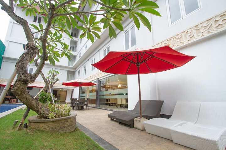 Pools & Facilities
