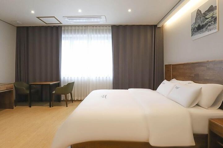 Room 17 of 92
