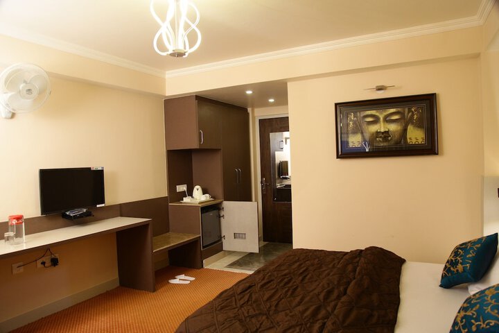 Room 3 of 17