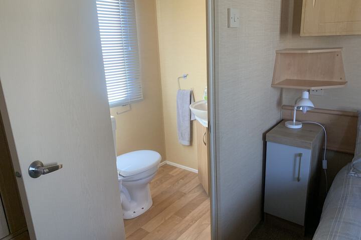 Room 11 of 16