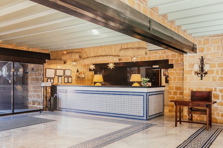 Check-in/check-out kiosk
