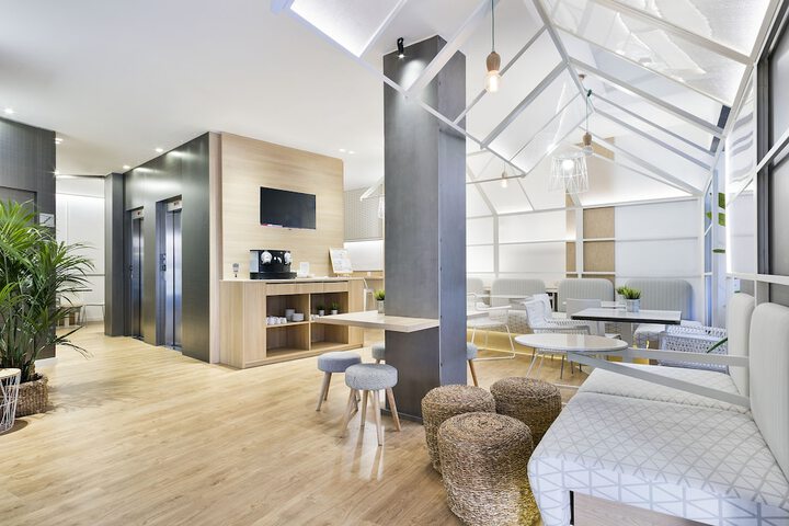Entrance & Lobby