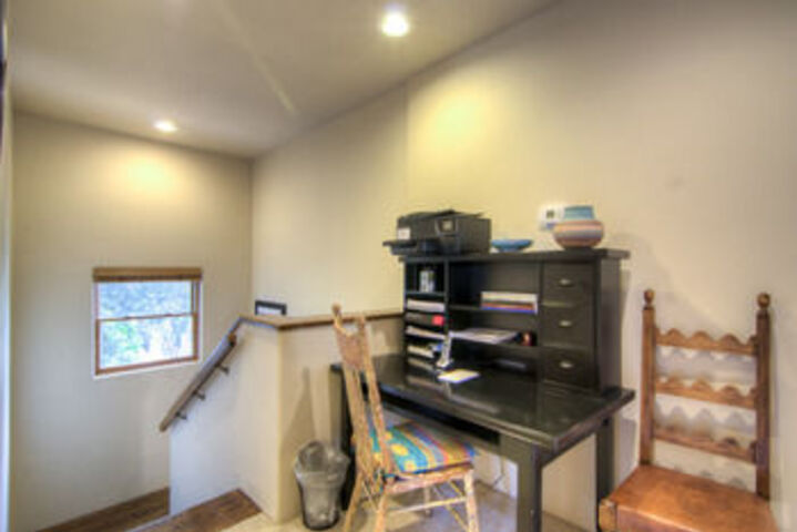 Room 9 of 16