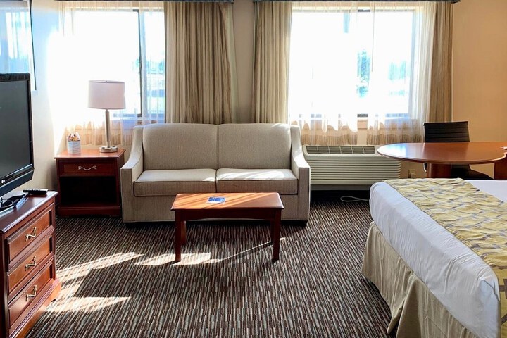 1 King Bed (4 of 15)