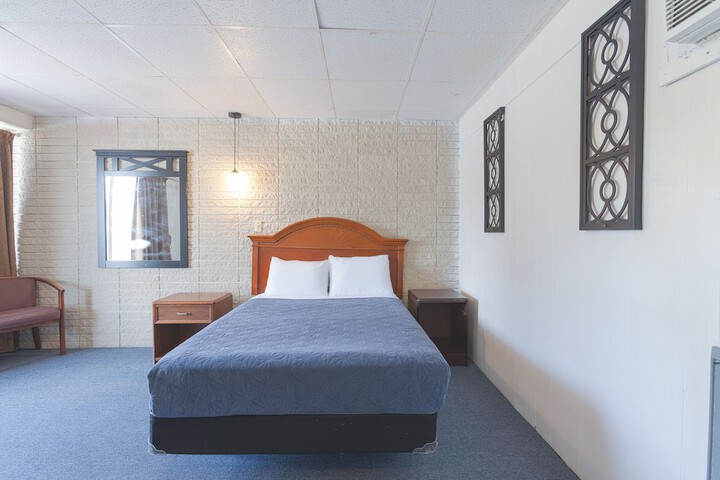 1 Queen Bed (21 of 26)