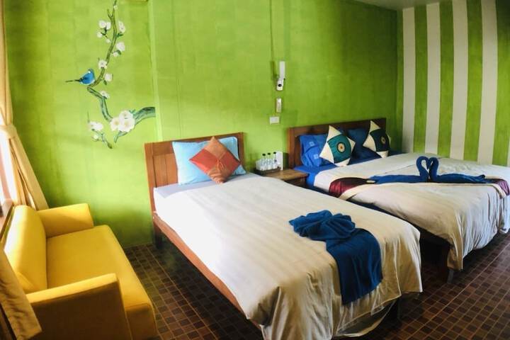 Room 27 of 108