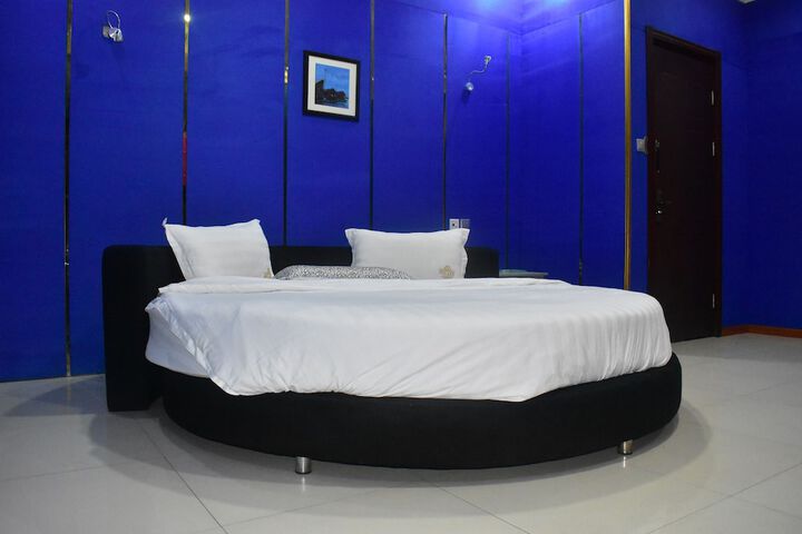 Room 12 of 38