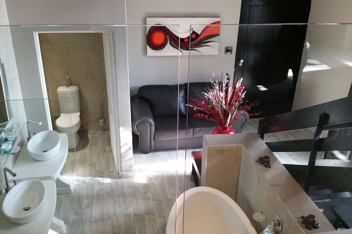 Room 5 of 90