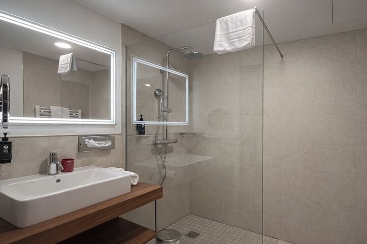 Room 15 of 29