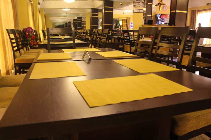 Dining 40 of 49