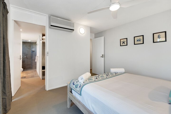 Room 12 of 16