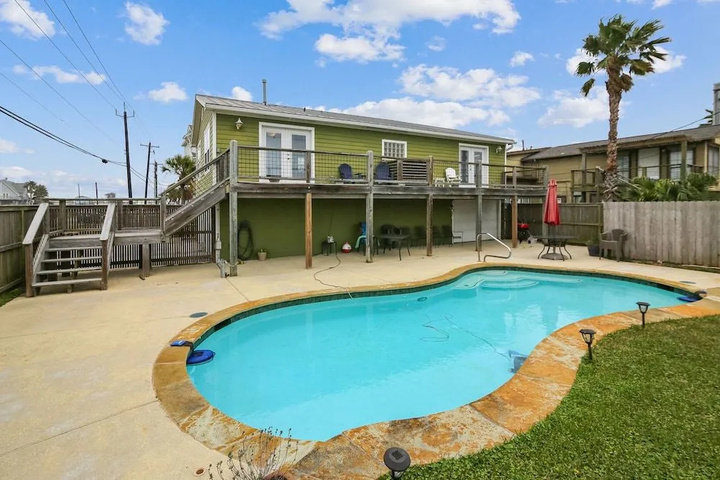 Pool 12 of 17