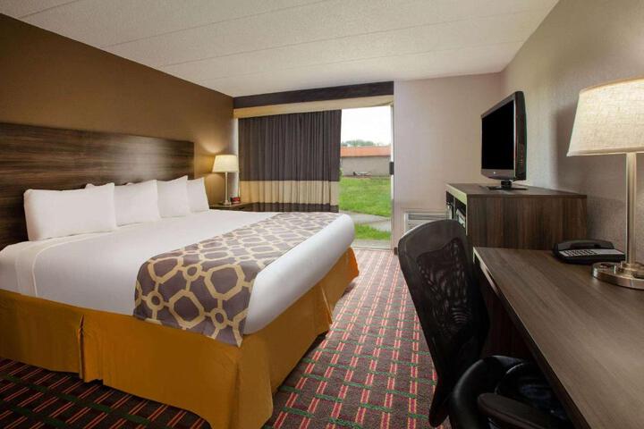 1 King Bed (8 of 9)