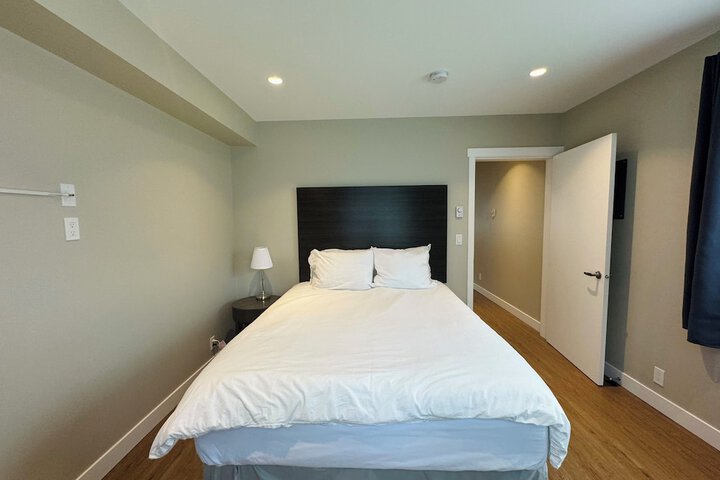 Room 4 of 35