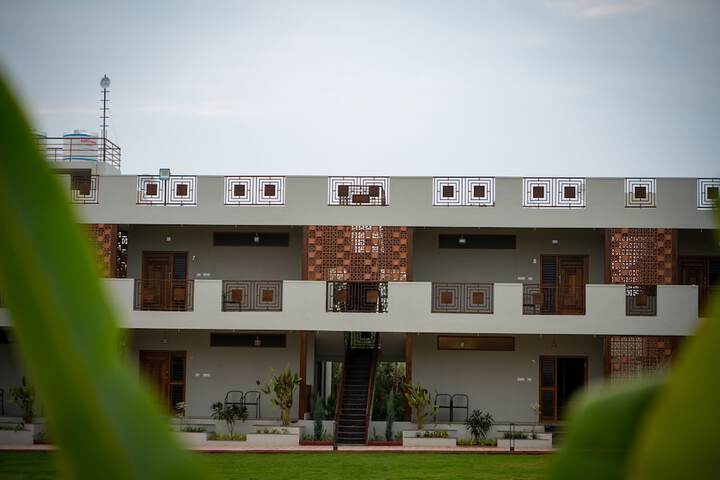 Hotel Exterior 46 of 48