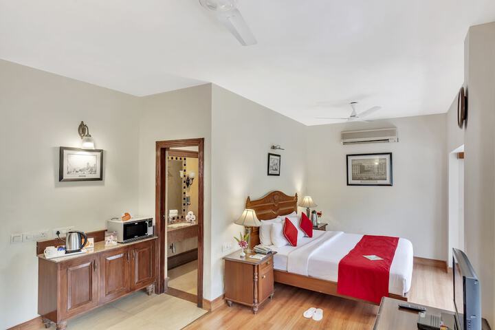 Room 6 of 33