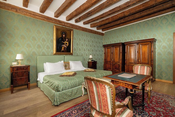 Room 42 of 81
